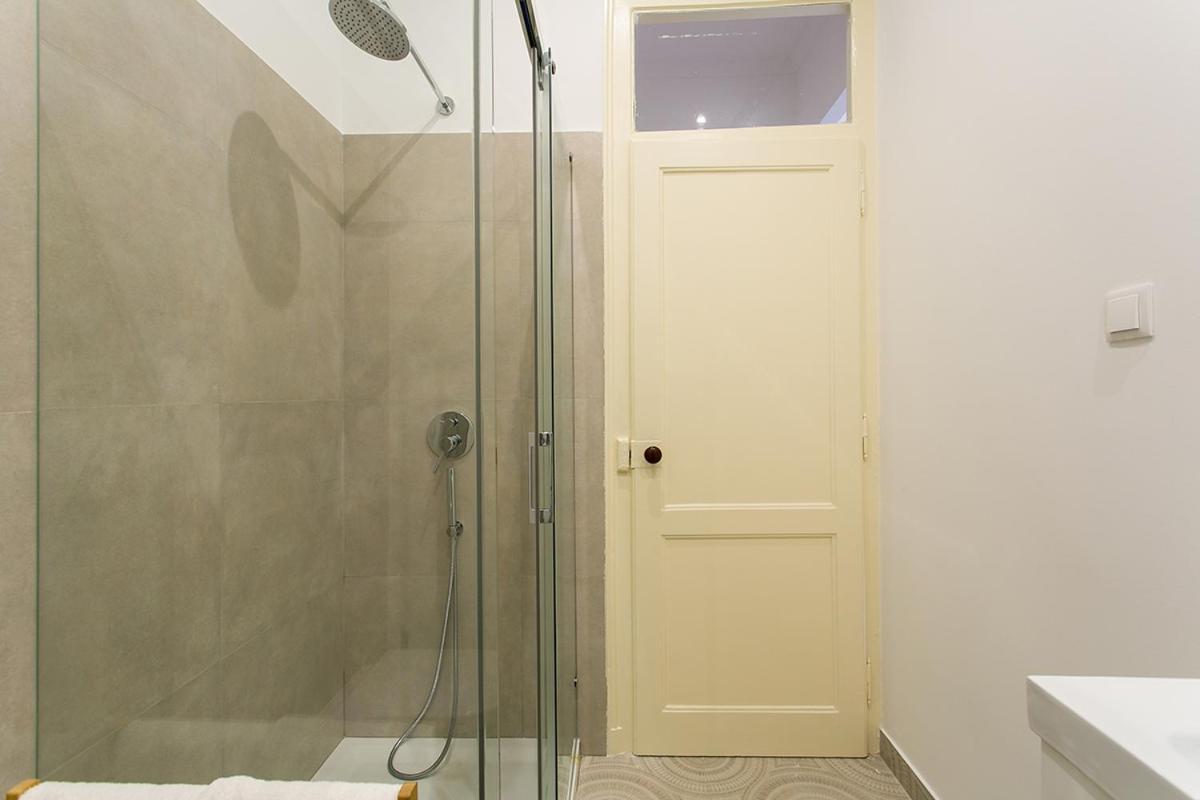 Lovelystay - Cozy 3bdr In Estrela Apartment Lissabon